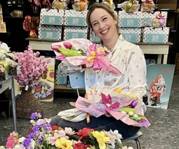 Bouquet di fiori e cioccolatini