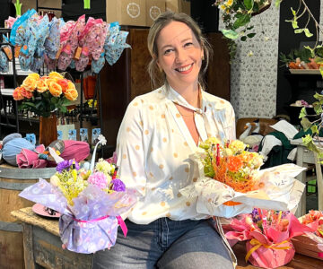 Bouquet di cancelleria, fiori e cioccolatini